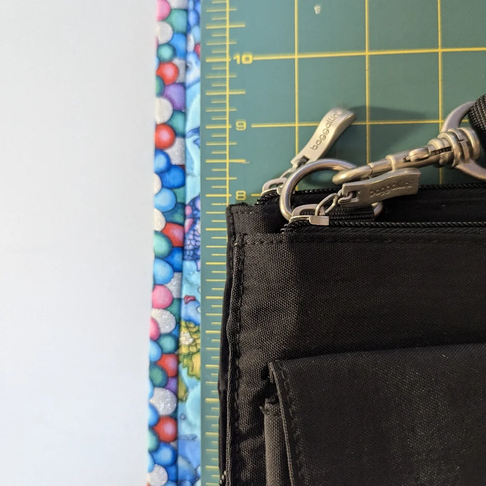 Baggallini Black Crossbody Bag - Picture 6 of 8
